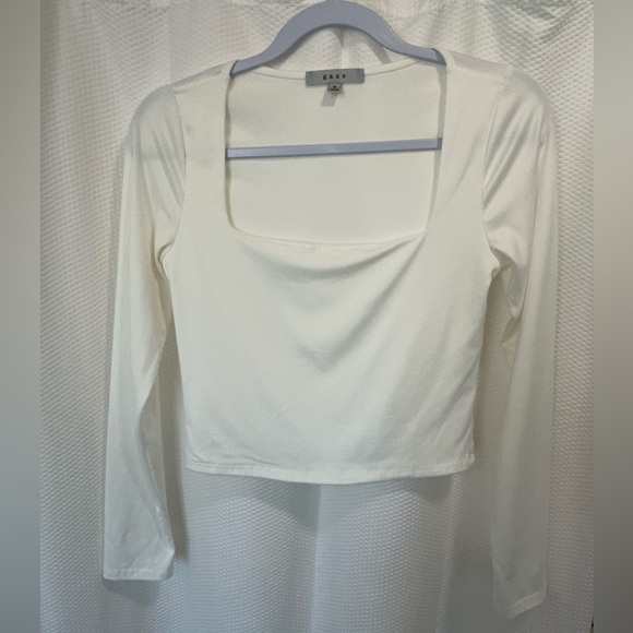 White crop, square neck, long sleeve top. - Picture 2 of 3